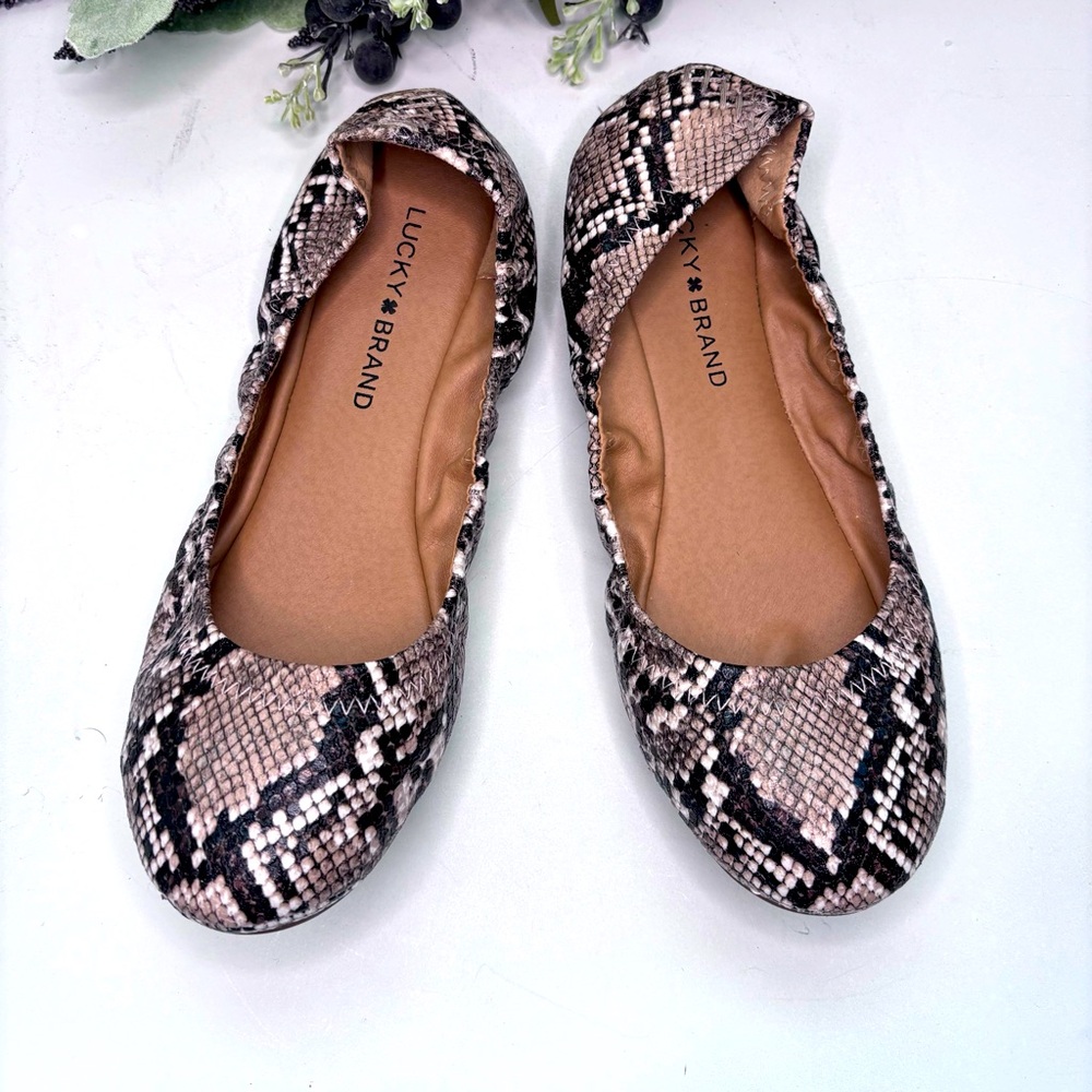 Lucky Brand Erin Snakeskin flats size 8.
